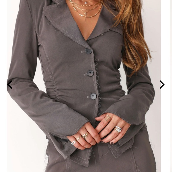 Kittenish grey distressed 2 piece pant suit - Picture 4 of 9